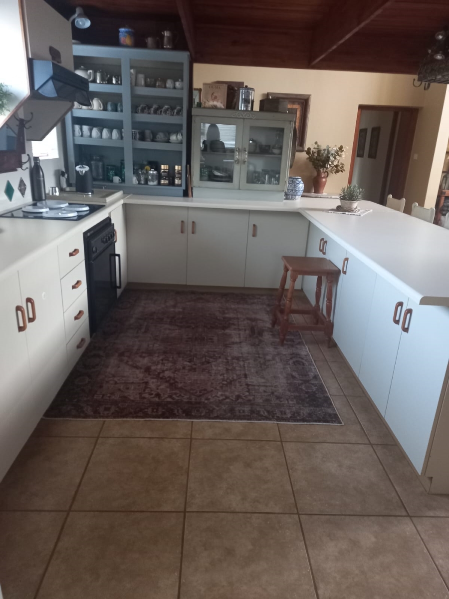 5 Bedroom Property for Sale in Stilbaai Wes Western Cape